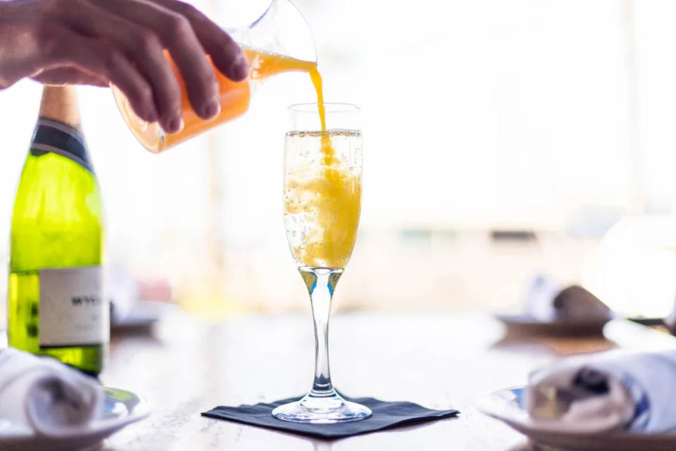 Preparar Mimosas es todo un arte de precisión