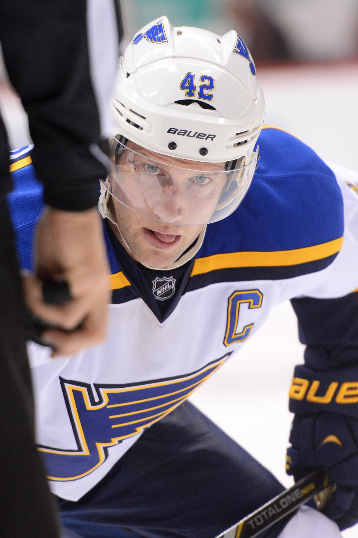 David Backes, T.J. Oshie out for Blues with concussions 