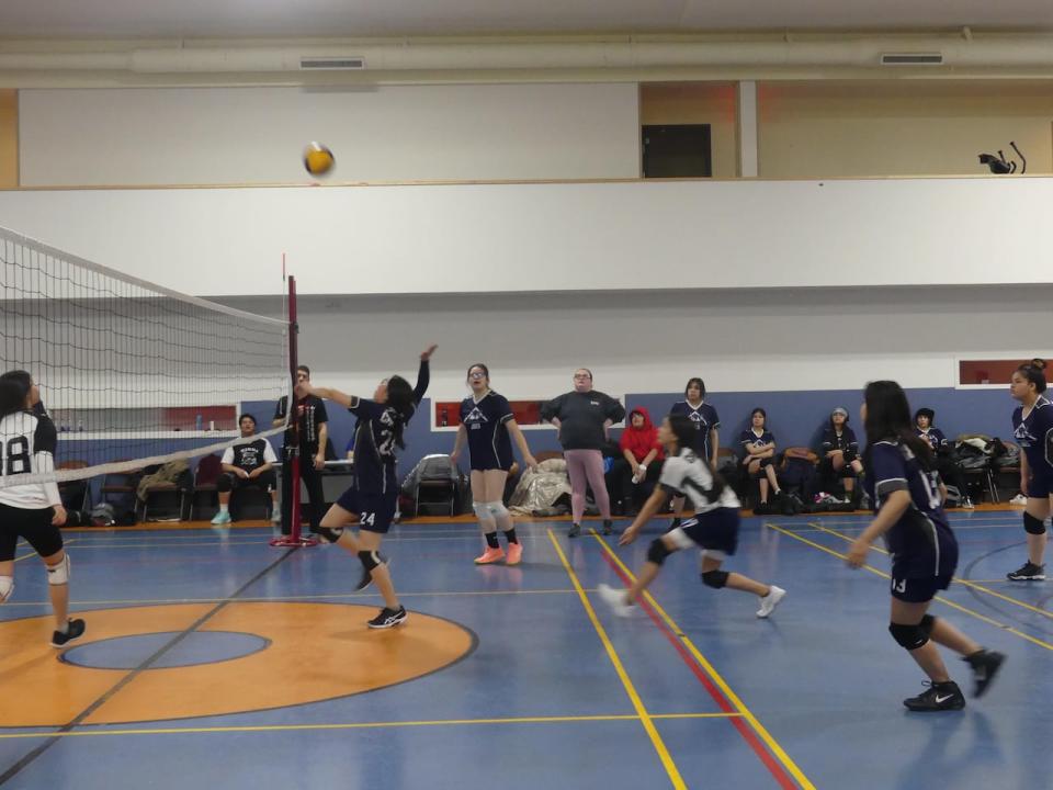 Students from James Bay Eeyou school in Chisasibi, Que., on the volleyball court.