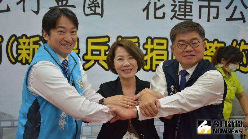 ▲嘉義市副市長陳淑慧為嘉邑行善團理事長徐文志與花蓮市長魏嘉賢搭起友誼橋樑。（圖／記者郭政隆攝影2020.10.29）