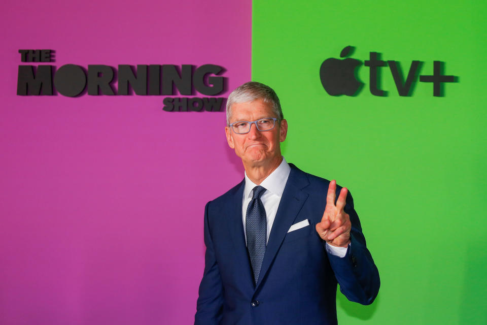 Apple CEO Tim Cook arrives to the global premiere for Apple's "The Morning Show" at the Lincoln Center in the Manhattan borough of New York City, U.S., October 28, 2019.  REUTERS/Eduardo Munoz