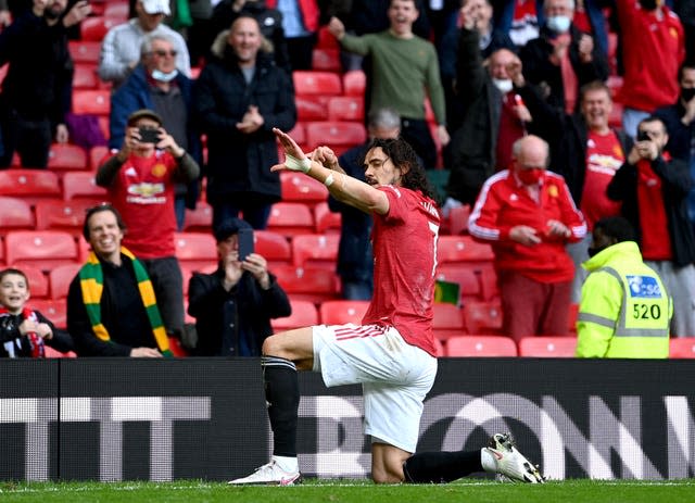 Edinson Cavani celebrates scoring 