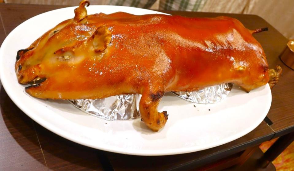 CNY dinner spots - xin cuisine suckling pig
