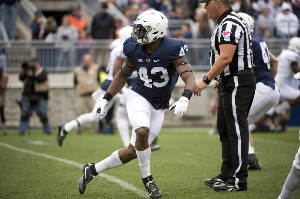 UNIVERSITY PARK, PA - APRIL 22: LB Manny Bowen (43) tracks the play during the Blue-White Spring Game on April 22, 2017 at Beaver Stadium in State College, PA.  (Photo by Kyle Ross/Icon Sportswire via Getty Images)