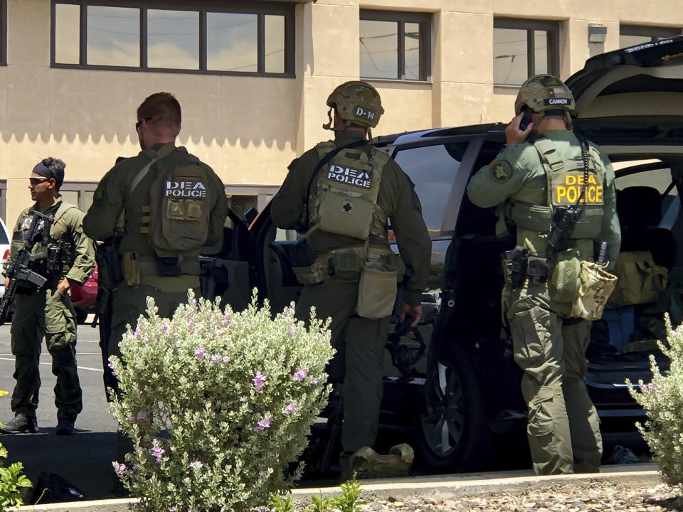 Law enforcement from different agencies work the scene of a shooting  at a shopping mall in El Paso, Texas, on Saturday, Aug. 3, 2019.  (Photo: Rudy Gutierrez/AP)