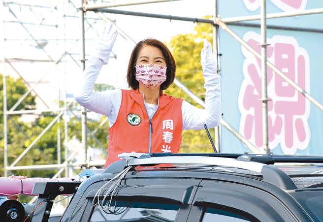 周春米順利當選屏東縣長，27日起展開一連3天車隊掃街謝票行程。（林和生攝）