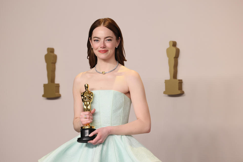 Emma Stone holding her Oscar