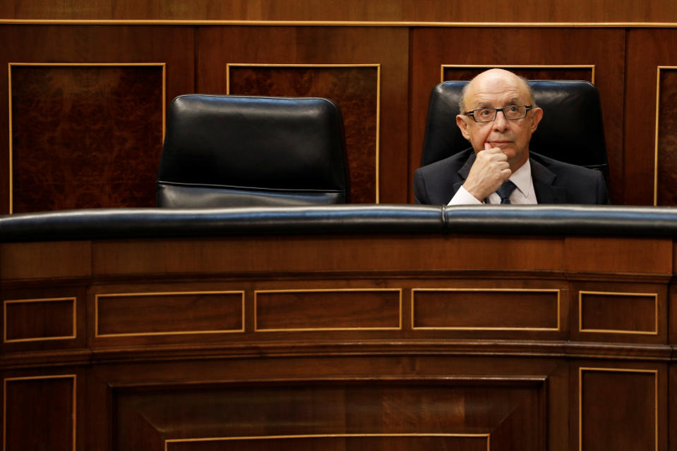 <span>El ministro de Hacienda, Cristobal Montoro</span>, en el Congreso de los Diputados. REUTERS/Paul Hanna