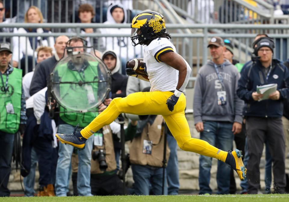 Michigan Wolverines running back Donovan Edward runs the ball into the end zone for a touchdown against the Penn State Nittany Lions during the second quarter at Beaver Stadium on November 11, 2023 in State College, Pennsylvania.