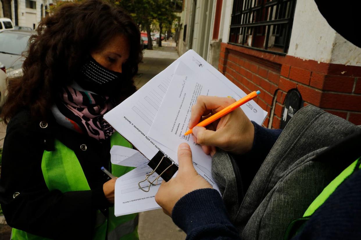 El gobierno porteño busca contactar a los 6500 estudiantes que se desvincularon de sus escuelas durante la cuarentena; ellos serán los primeros en volver a las clases presenciales, que se dictarán en los patios de las instituciones