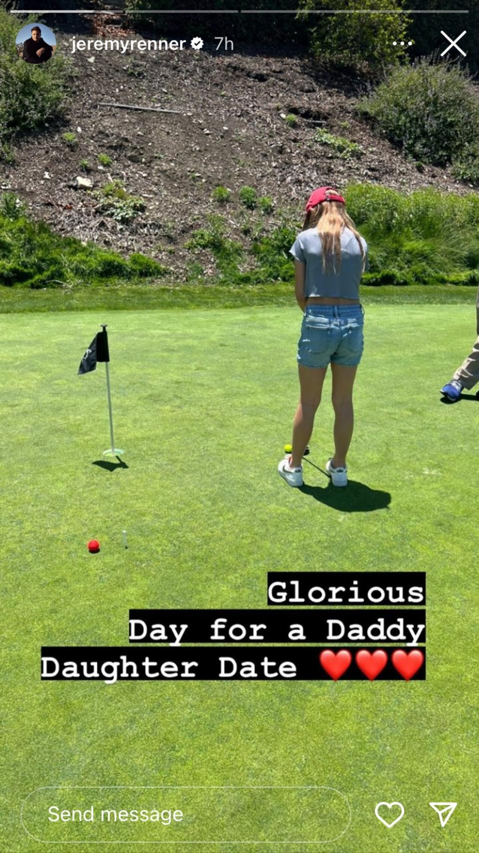 Jeremy Renner and his daughter golfing