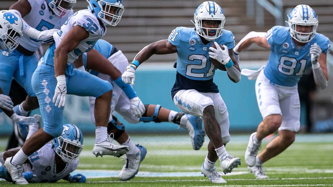 North Carolina running back Elijah Green (21) breaks open for a long run during the Tar Heels’ spring football game on Saturday, April 9, 2022 at Kenan Stadium in Chapel Hill, N.C.