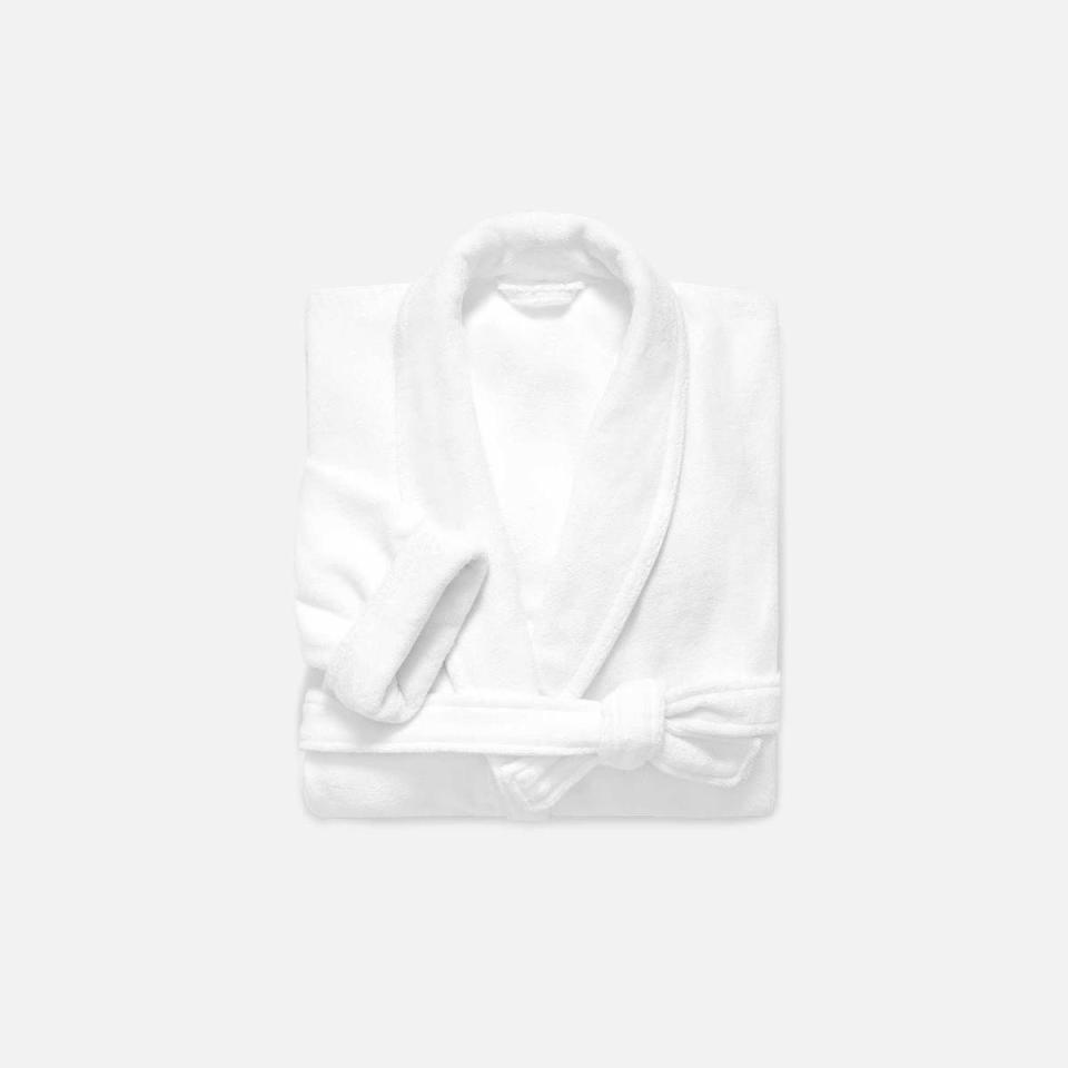 <p>brooklinen.com</p><p><strong>$99.00</strong></p><p><a href="https://go.redirectingat.com?id=74968X1596630&url=https%3A%2F%2Fwww.brooklinen.com%2Fproducts%2Fsuper-plush-robe&sref=https%3A%2F%2Fwww.townandcountrymag.com%2Fstyle%2Fmens-fashion%2Fg27887516%2Flast-minute-fathers-day-gifts%2F" rel="nofollow noopener" target="_blank" data-ylk="slk:Shop Now;elm:context_link;itc:0;sec:content-canvas" class="link ">Shop Now</a></p><p>Whether your dad is a luxury-lover or more of a Lebowski, he's sure to appreciate this lush, soft, Turkish cotton robe for all of his lounging needs. </p>