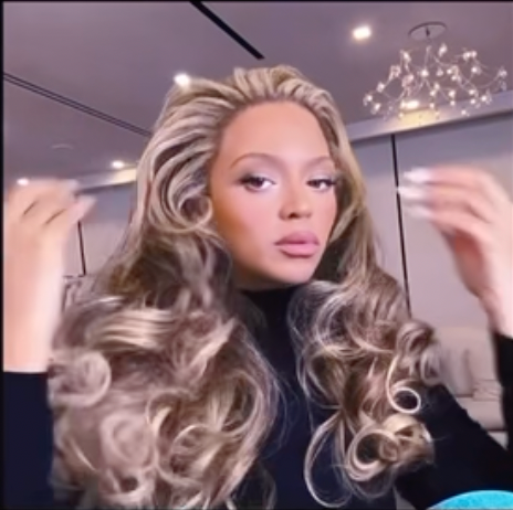 <h1 class="title">beyonce hair care routine</h1><cite class="credit">Instagram/[@beyonce](https://www.instagram.com/beyonce/), [@cecred](https://www.instagram.com/cecred/?hl=en#)</cite>