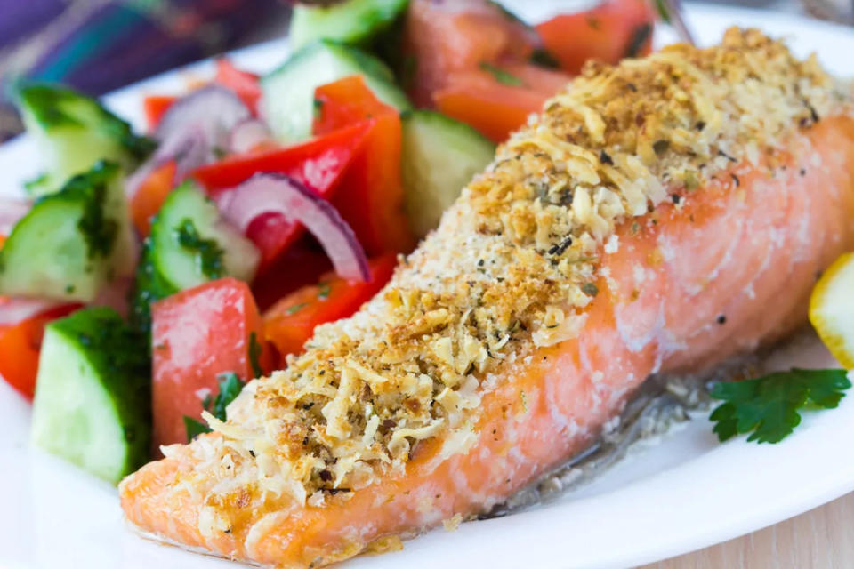 Salmón con costra parmesano en freidora de aire