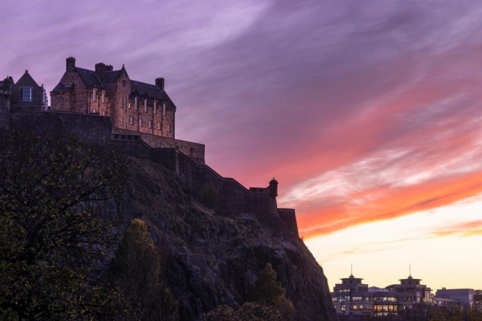 Edinburgh Castle is on the pioneering digital trail that has won a new award <i>(Image: VisitScotland/ Kenny Lam)</i>