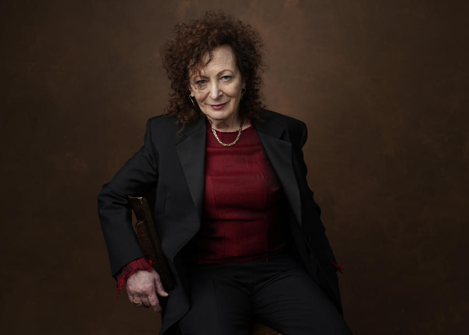 Nancy Goldin posa para un retrato en el almuerzo de nominados a la 95a entrega de los Premios de la Academia el lunes 13 de febrero de 2023 en el Hotel Beverly Hilton en Beverly Hills, California. (Foto AP/Chris Pizzello)