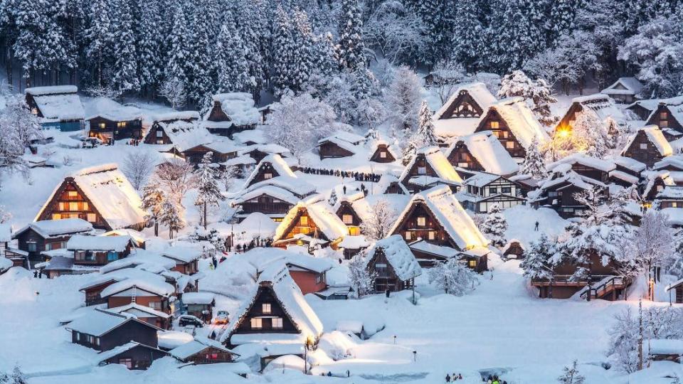 日本白川鄉合掌村，冬雪童話王國。（圖／可樂旅遊提供）