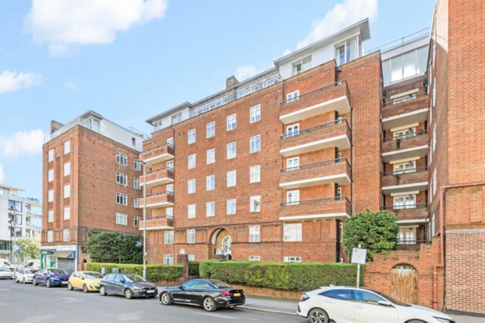 Near East Putney tube, a three-bedroom apartment with gardens (James Anderson)