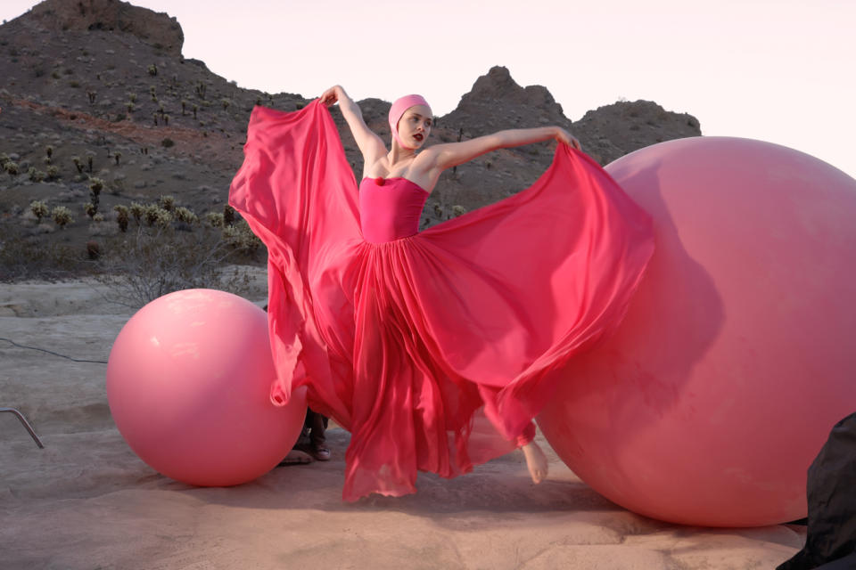 Primaballerina! Coco hat früher Ballett getanzt und zeigt das auch beim Shooting (Bild: ProSieben/Sven Doornkaat)