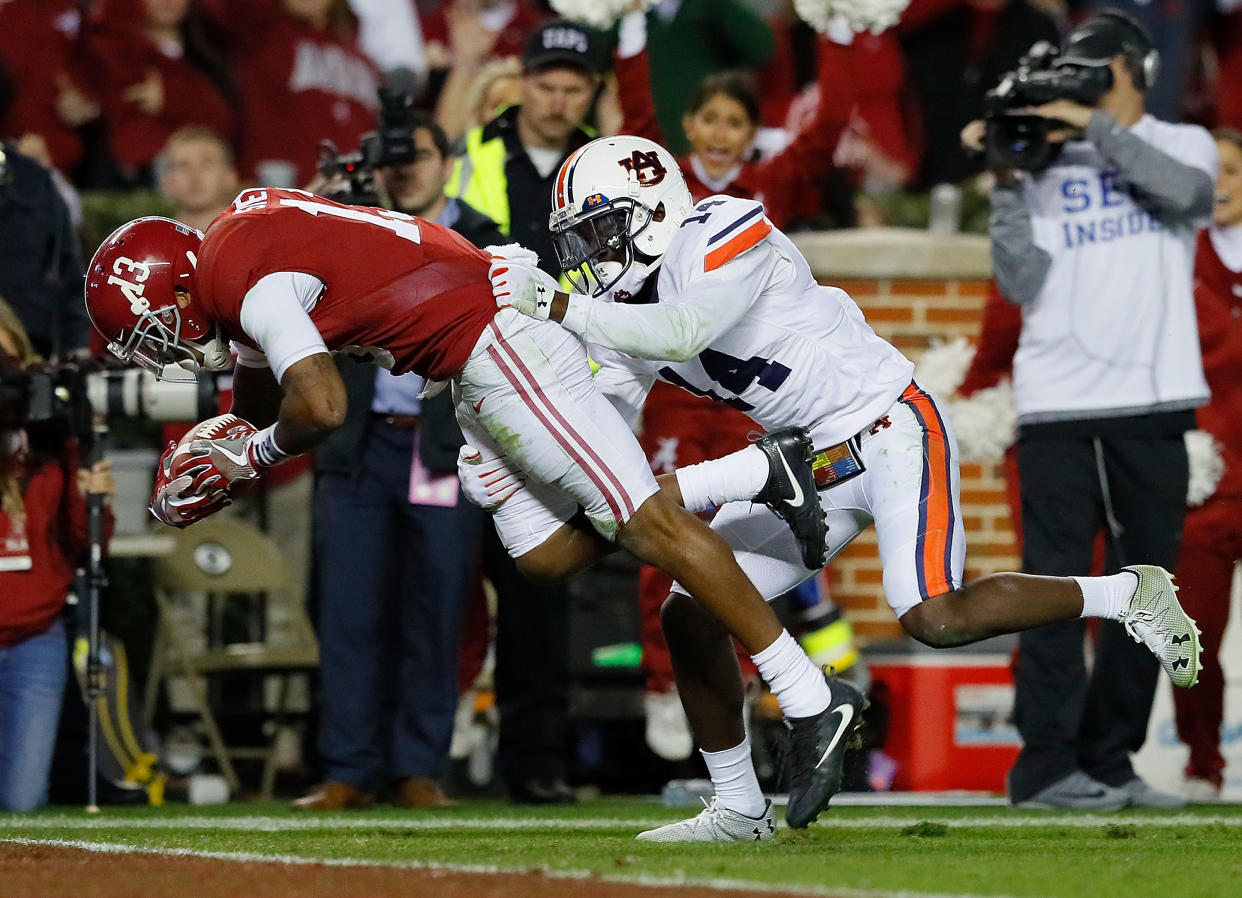 The two rivals play each other for the SEC West title on Nov. 24. (Getty)