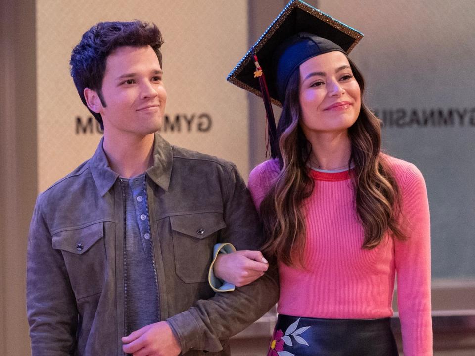 Nathan Kress as Freddie Benson and Miranda Cosgrove as Carly Shay on season three, episode six of the "iCarly" revival.