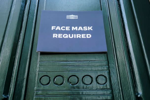 PHOTO: A sign requiring the wearing of face masks is displayed at the testing center for visitors to the White House on July 30, 2022 in Washington. (Joshua Roberts/Getty Images)