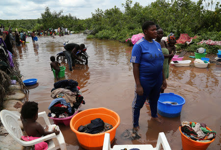 Congolese migrant women who crossed the border after being expelled from Angola wash their clothes and themselves in a river near Kamako, Kasai province near the border with Angola in the Democratic Republic of the Congo, October 13, 2018. REUTERS/Giulia Paravicini
