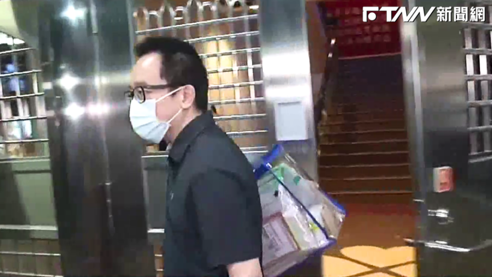 前總統陳水扁之子、民進黨的前高雄市議員陳致中，因洗錢、偽證等罪遭判刑，今晚假釋出獄。（圖／翻攝畫面）