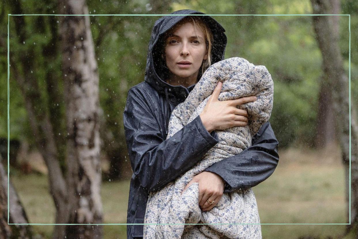  Jodie Comer holding a baby in The End We Start From. 