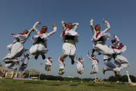 <p>Indian students of Swaminarayan Gurukul in traditional attire practice Garba, a traditional dance of Gujarat state ahead of Hindu festival Navratri in Ahmadabad, India, Sept. 25, 2016. Navratri or nine nights festival will begin from Oct. 1. (Photo: Ajit Solanki/AP)</p>