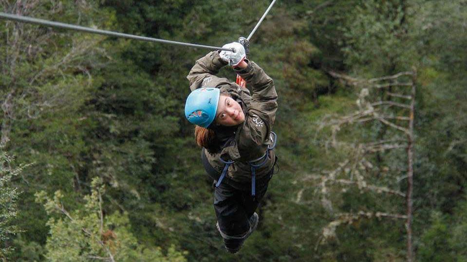 Valentina Biskupovic haciendo canopy