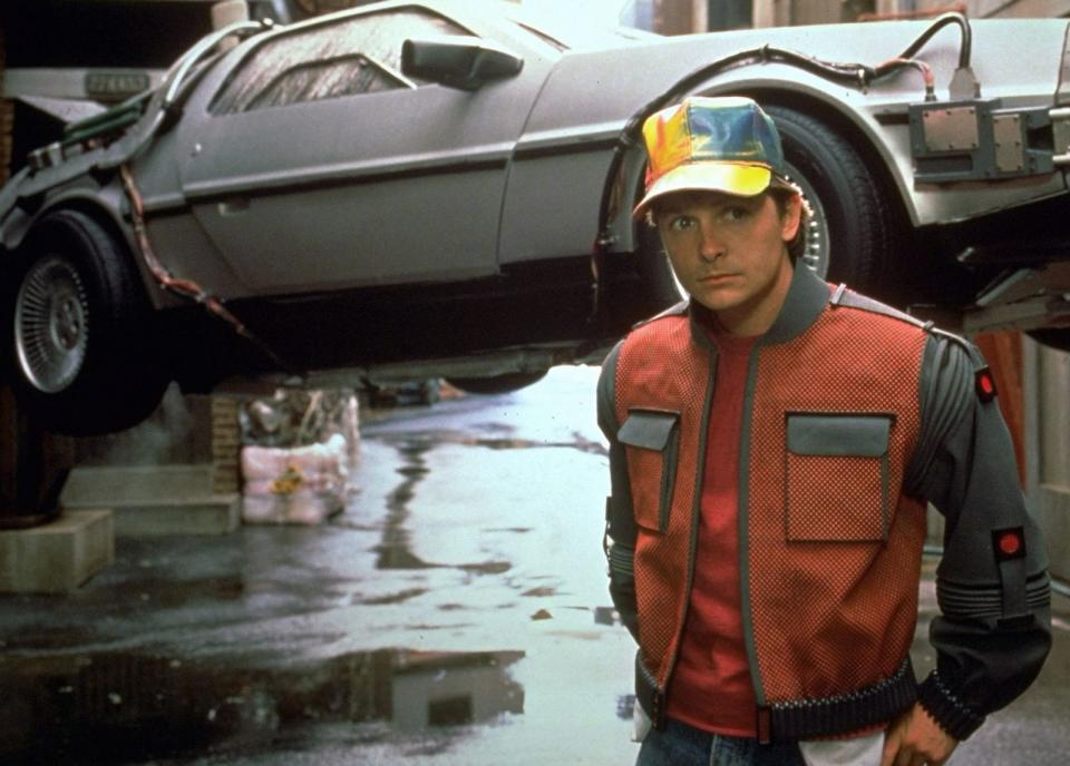 Auch wenn Marty McFly in der "Zurück in die Zukunft"-Trilogie einfach nicht altert und für immer 17 ist: Darsteller Michael J. Fox konnte die Zeit nicht anhalten. Aber glücklicherweise sieht man ihm kaum an, dass er im letzten Teil schon 29 ist. (Bild: Universal Pictures)