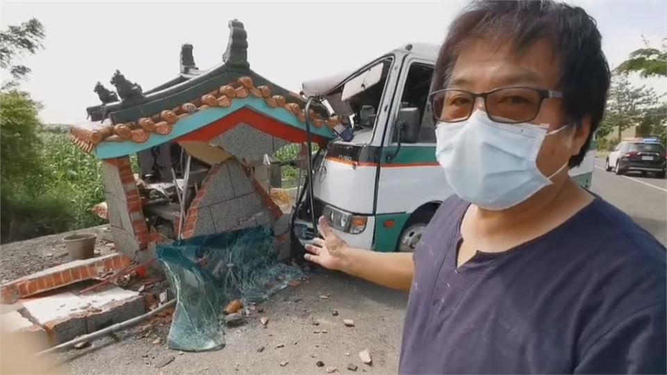 神明也出車禍？　中巴撞毀東石將軍廟...幸無人傷