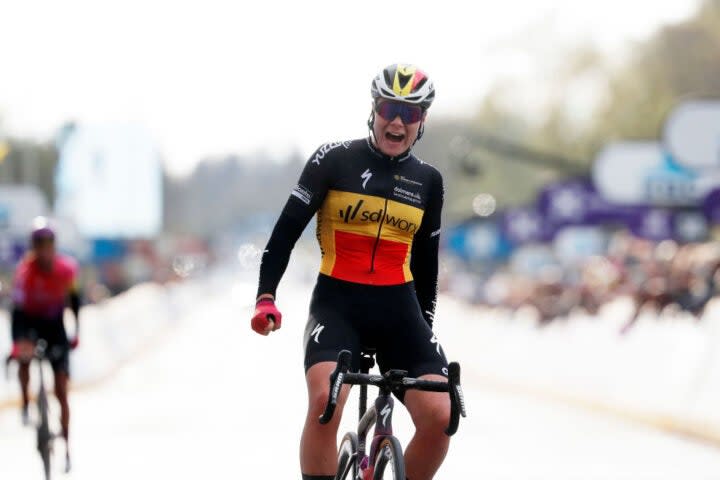 Lotte Kopecky wins the 2022 Tour of Flanders