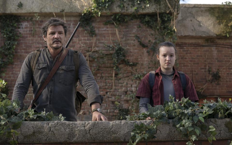 Pedro Pascal and Bella Ramsey in The Last of Us