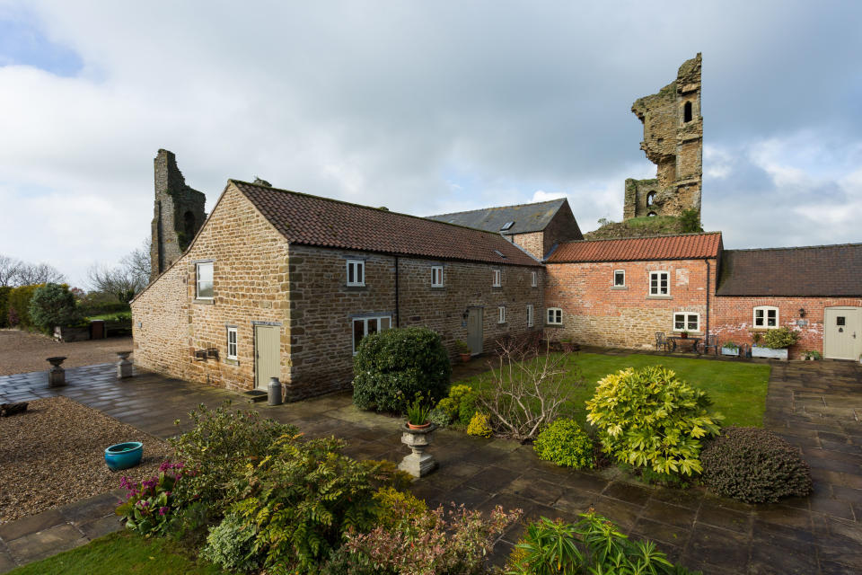 Historical estate goes on the market with castle ruins once the home of Richard III and Henry VIII