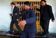 Kem Sokha (L), leader of the Cambodia National Rescue Party (CNRP), arrives to register for next year's local elections, in Phnom Penh, Cambodia October 5, 2016. REUTERS/Samrang Pring