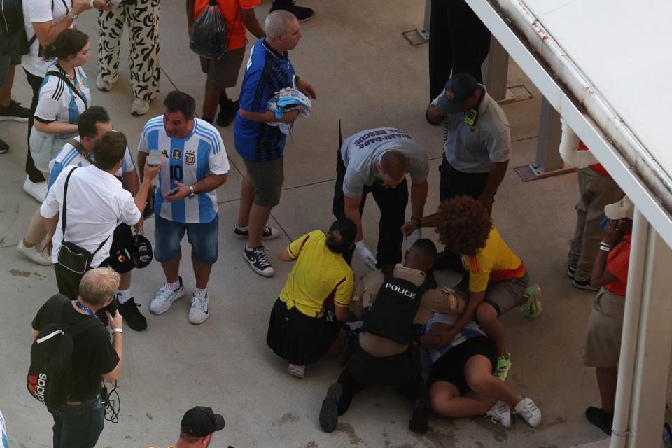 Arrestaron a varios hinchas. Los organizadores se mostraron indignados por el comportamiento de algunos aficionados (Getty Images)