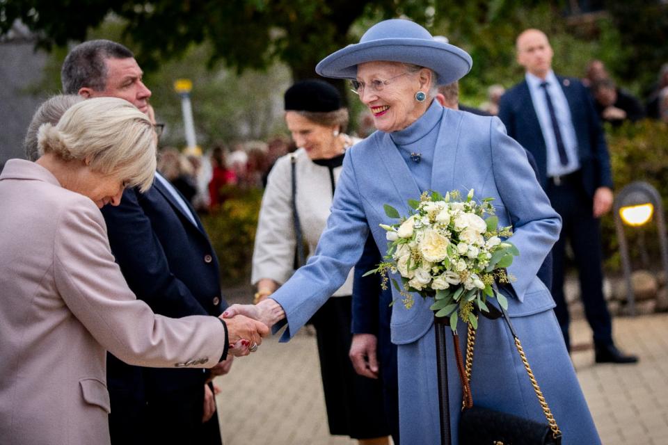 2023年10月9日，丹麥女王瑪格麗特二世和時任外交部長拉斯穆森（Lars Loekke Rasmussen）出席活動。美聯社