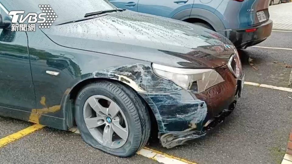 先前里長BMW被撞爛。（圖／TVBS資料畫面）