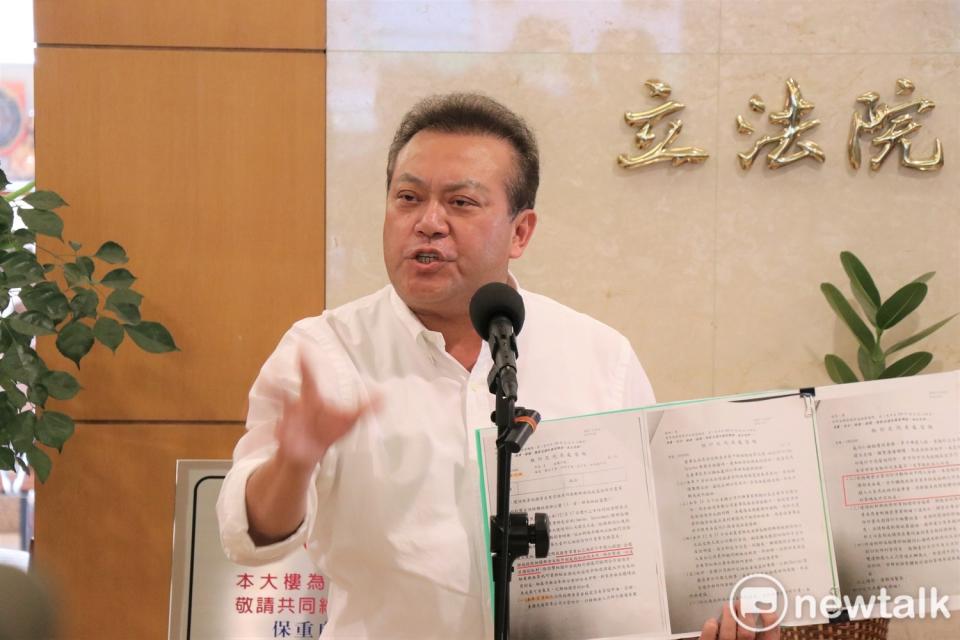 親綠臉書粉專「只是堵藍」提出3點聲明，要求民進黨立委蘇震清辭去職務，靜待司法調查。   圖：謝孟華/攝(資料照片)