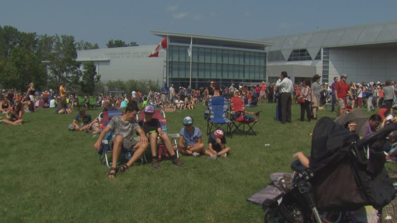Chance to view partial solar eclipse draws thousands to aviation museum