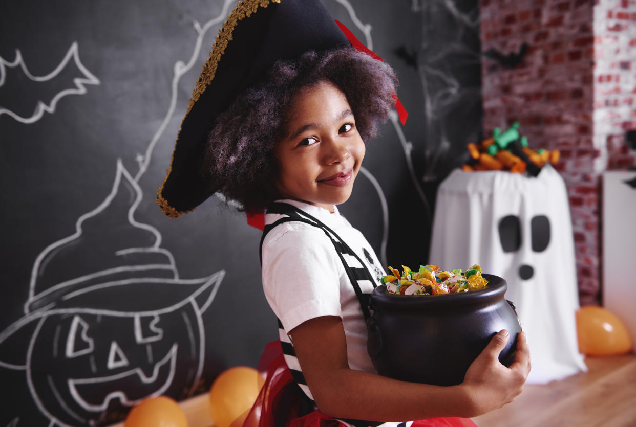 Parenting experts share how to handle common Halloween concerns. (Photo: Getty Creative stock image)