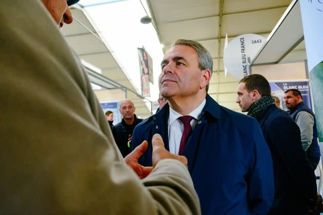 Xavier Bertrand photographié au sommet de l'élevage à Clermont-Ferrand (Photo by Adrien Fillon/NurPhoto via Getty Images) (Photo: NurPhoto via Getty Images)