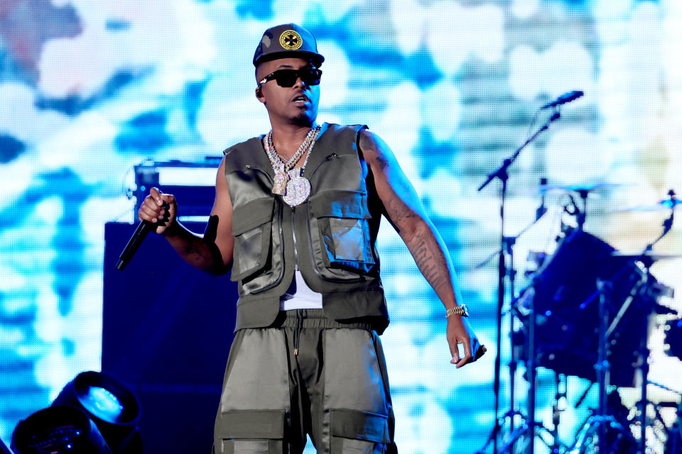 Nas Performing Onstage