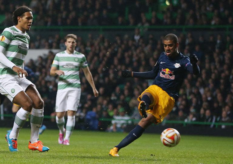Salzburg's Brazilian forward Alan (R) scores during the UEFA Europa League group D football match between Celtic and FC Salzburg in Glasgow on November 27 , 2014