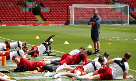 Soccer Football - Champions League - Liverpool Training - Anfield, Liverpool, Britain - May 21, 2018 Liverpool manager Juergen Klopp, Simon Mignolet and team mates during training Action Images via Reuters/Carl Recine