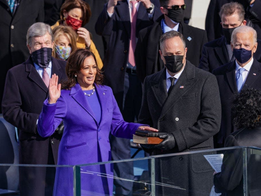 kamala harris swearing in