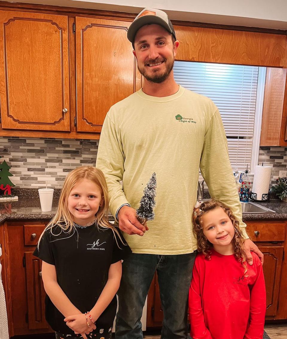 Jesse Maxwell with his daughters Maddie and River. (Courtesy Hope Maxwell)